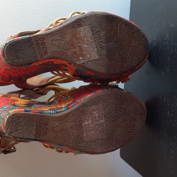 DoDk Fashion Peacock Pattern Wedges - Picture 5 of 7